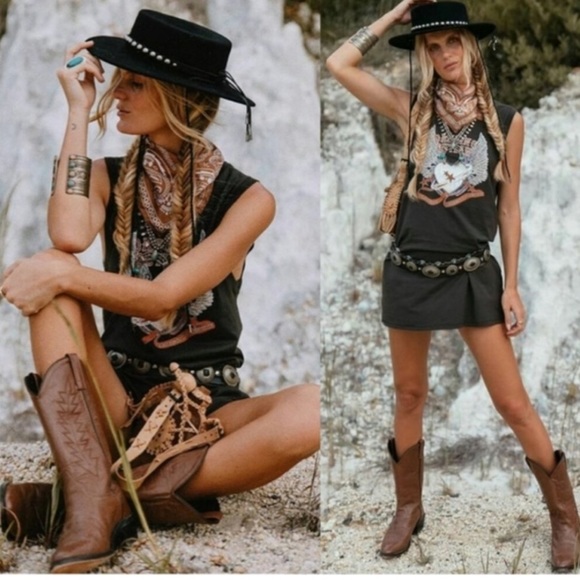 Dancing Outlaw Tunic Length T-Shirt - Picture 9 of 11